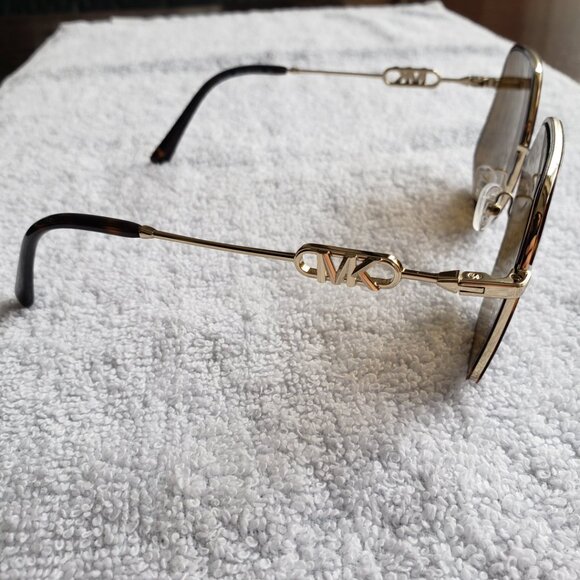 Michael Kors sunglasses with original case (like new) - Picture 4 of 7